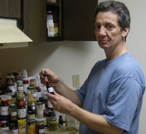 Tony Pantalleresco in his kitchen www.howtohavehealth.com